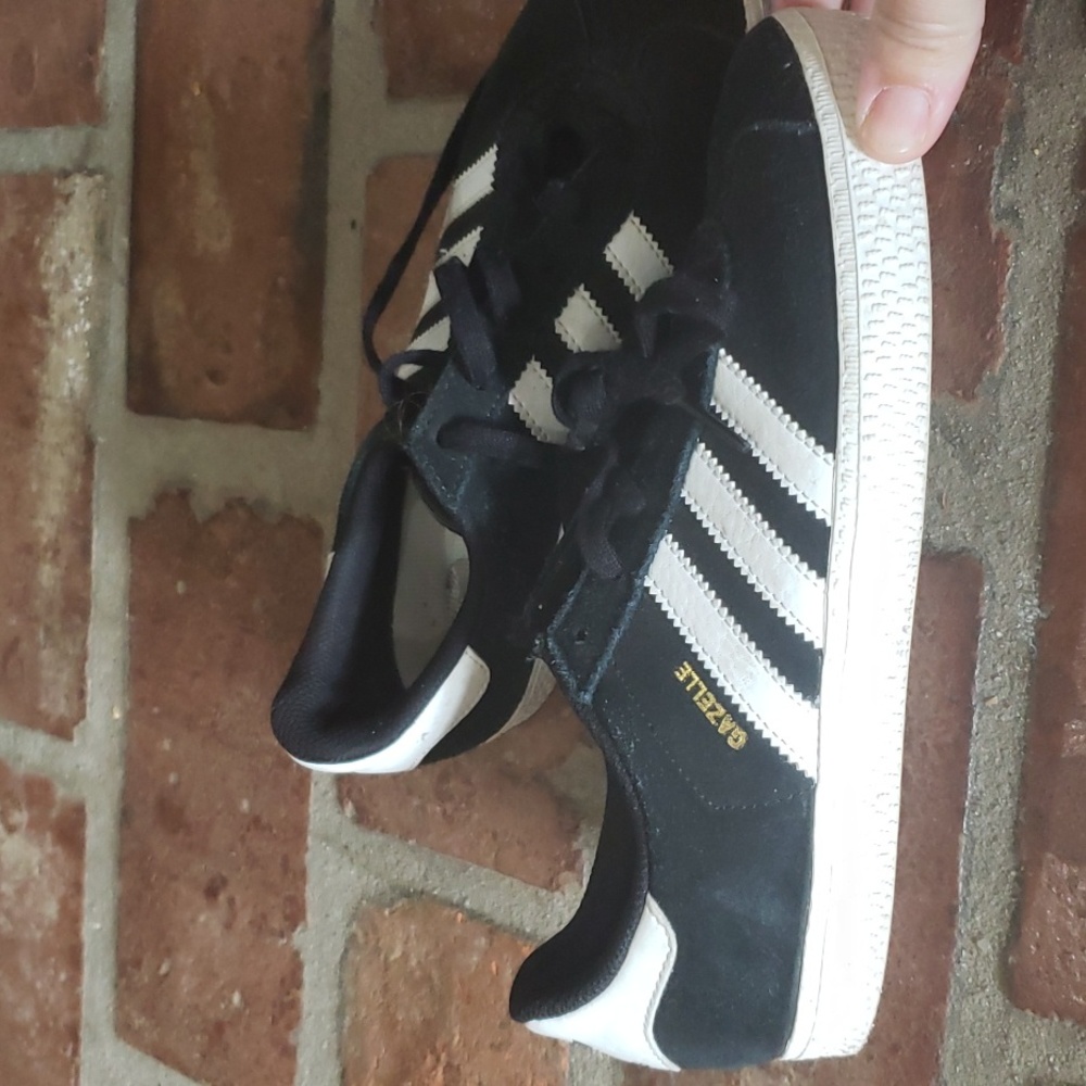 Adidas Gazelle sz 4 black sneakers